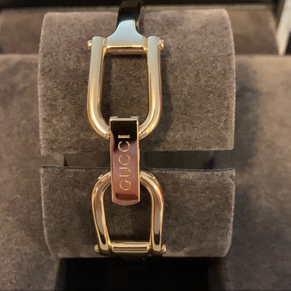 Gucci Ladies Gold Bracelet Watch - Picture 2 of 6